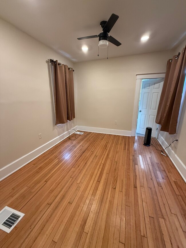 Building Photo - 713 Clairmount Ave