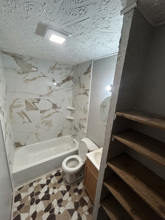 Building Photo - 3203 McGuffey Rd