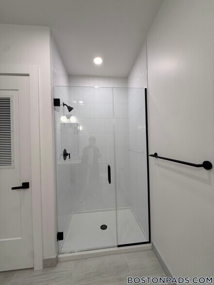 Building Photo - 199 Gardner St