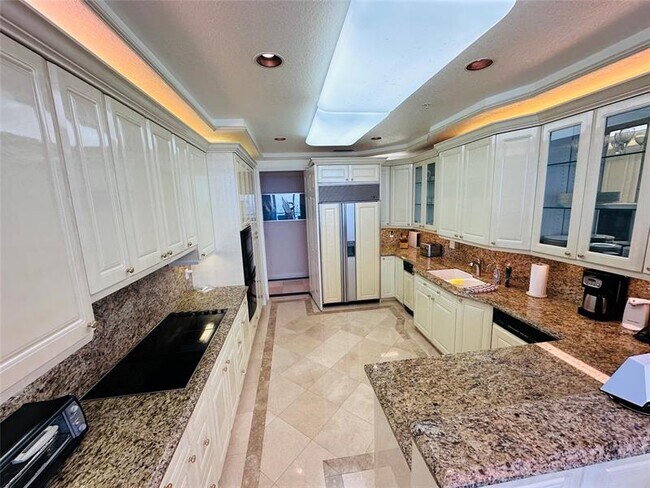 Building Photo - 6001 N Ocean Dr