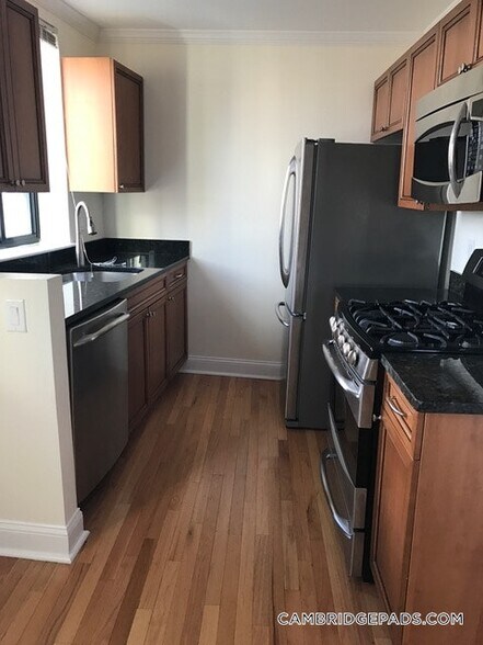 Building Photo - 60 Brattle St