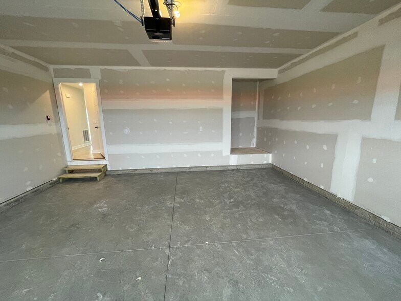 Building Photo - 2501 Mcclouds Sq