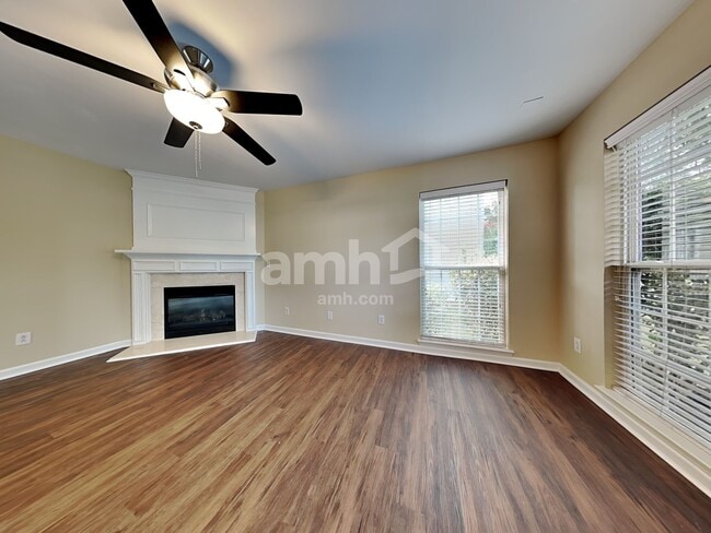 Building Photo - 11016 Treebranch Dr