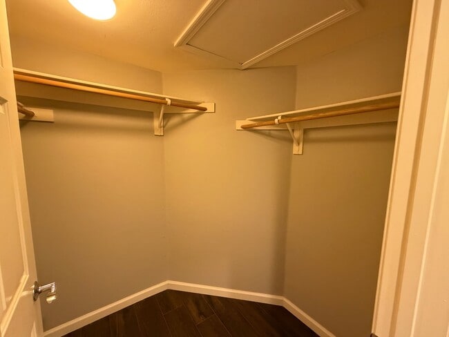 Building Photo - Terrific 2-Bedroom Condo in Guard gated community