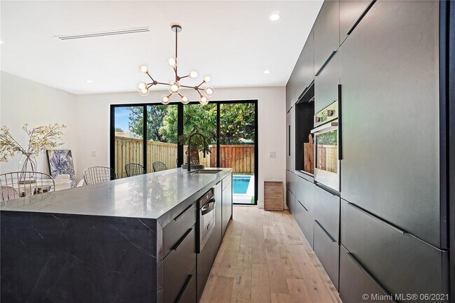 Building Photo - 227 NW 39th St