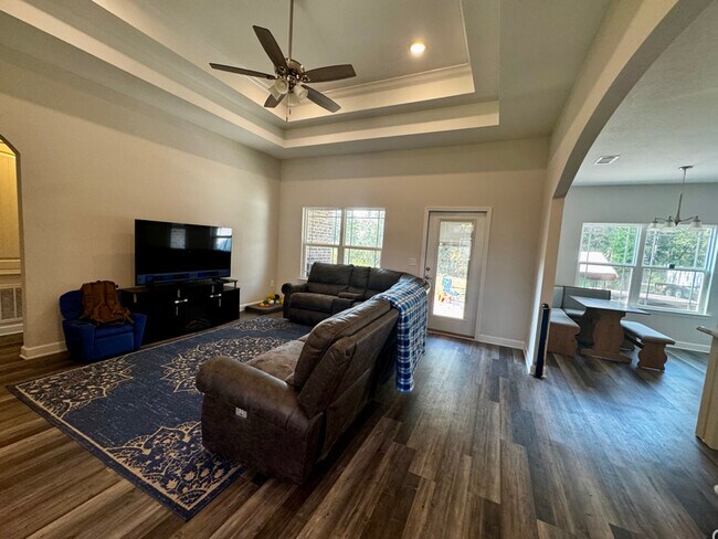 Building Photo - 9867 Shangri La West Rd