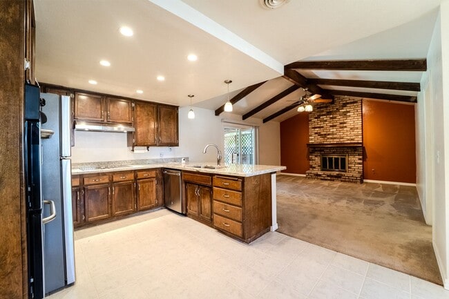 Building Photo - North Yuba City 3 bd 2 bath Home