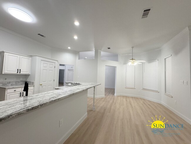 Building Photo - Spacious & Stylish 4-Bedroom Home Near Hur...