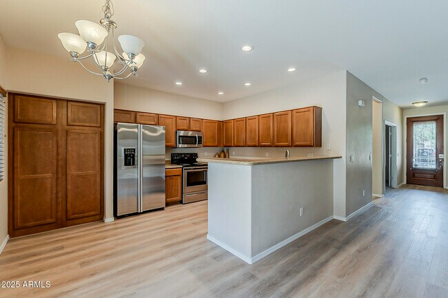Building Photo - 519 E Rainbow Dr