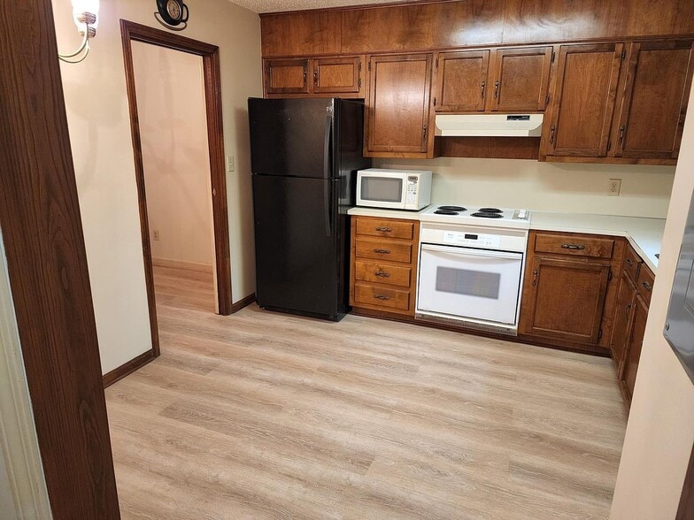Building Photo - 601 Cedar Crest Dr