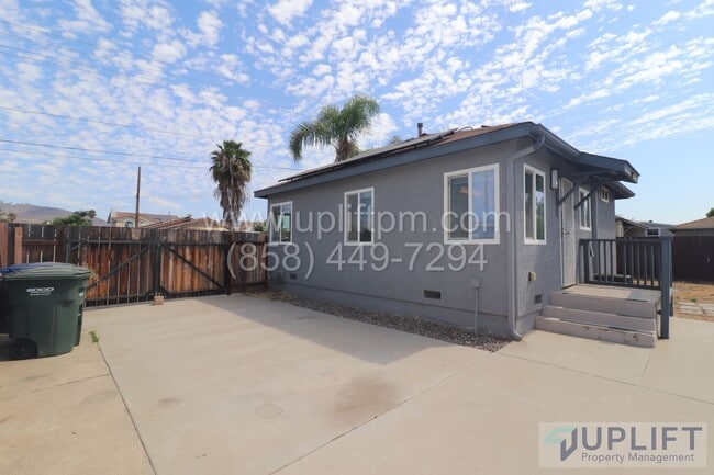 Building Photo - House and ADU combined 3 bedrooms!