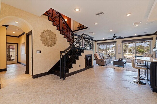 Building Photo - 3931 Pompano Dr SE