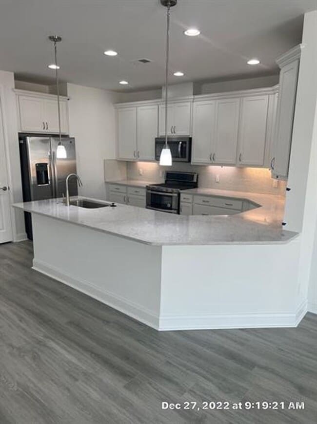 Building Photo - 1696 Shoreside Dr