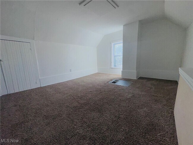 Building Photo - 308 Cole Ave