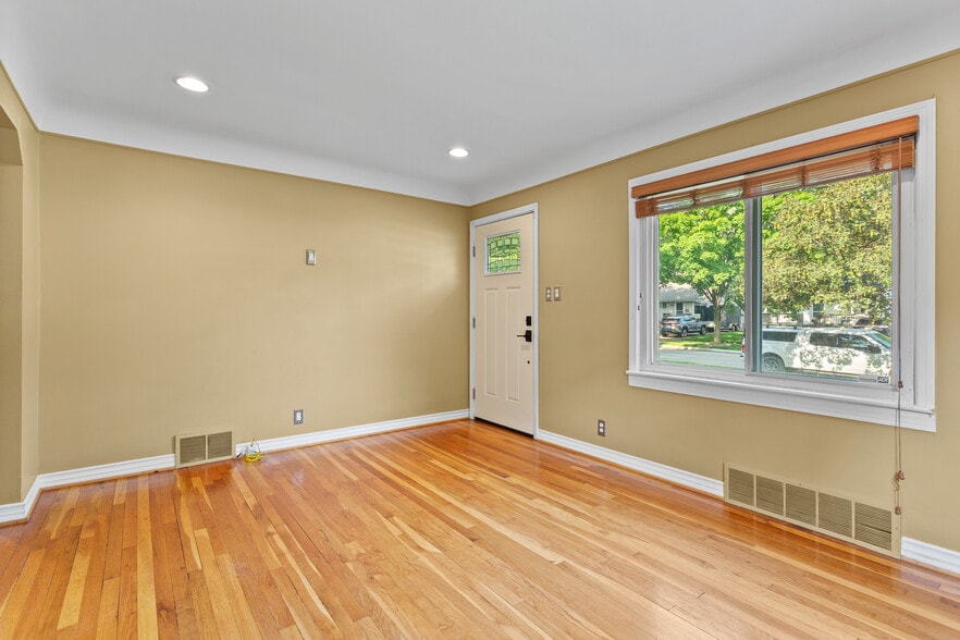 Building Photo - 3403 Woodland Ave