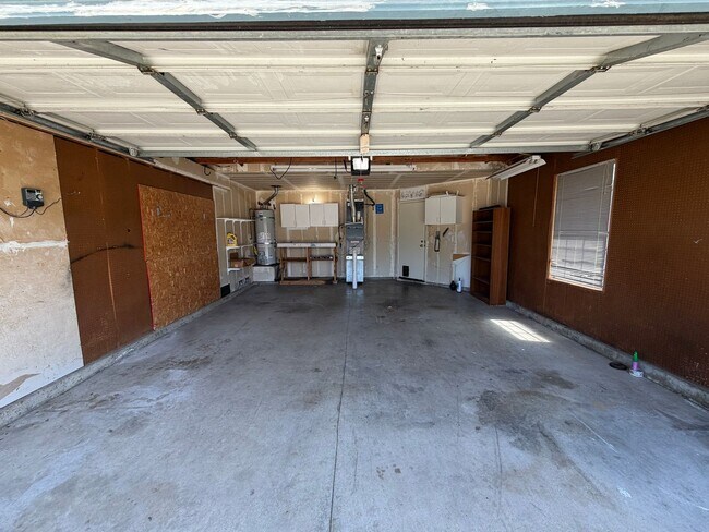 Building Photo - Corner Lot