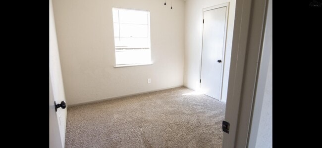 Building Photo - 906 Dosia Cir