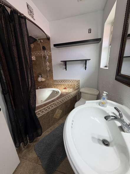 Building Photo - 6907 E Flossmoor Ave