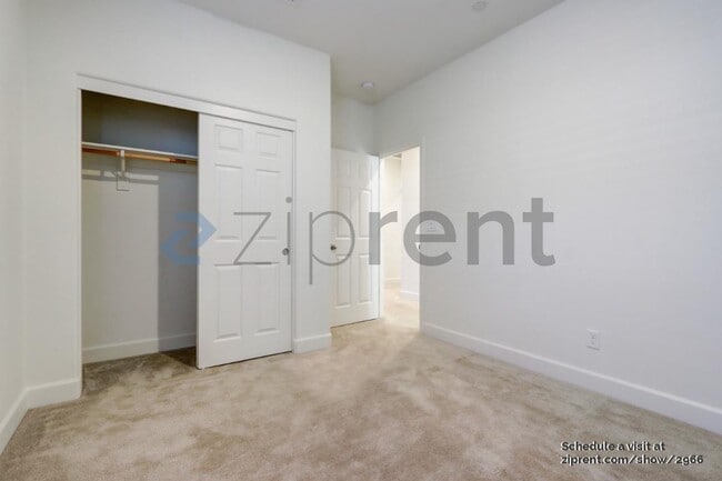 Building Photo - Unit