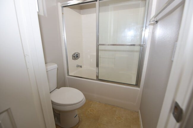 Building Photo - CLASSIC AND MOVE-IN READY 2 STORY HOME IN NORTH LAS VEGAS - 89031