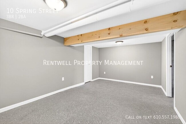 Building Photo - 10 S Spring St