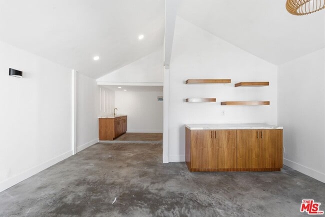 Building Photo - 6415 Madden Ave