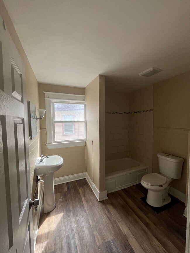 Building Photo - 201 Rosewood Terrace