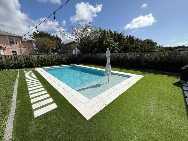 Building Photo - 2945 SE 3rd St