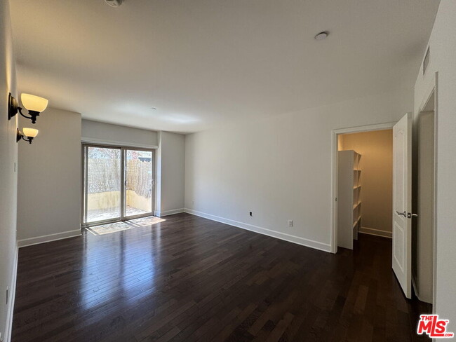 Building Photo - 1522 Amherst Ave