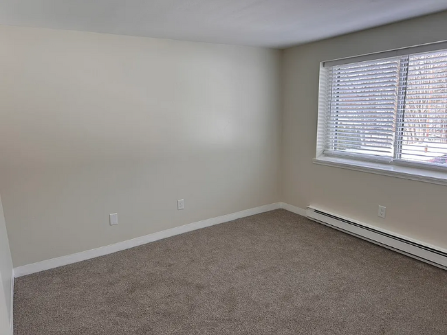 Building Photo - 50 Simard Dr
