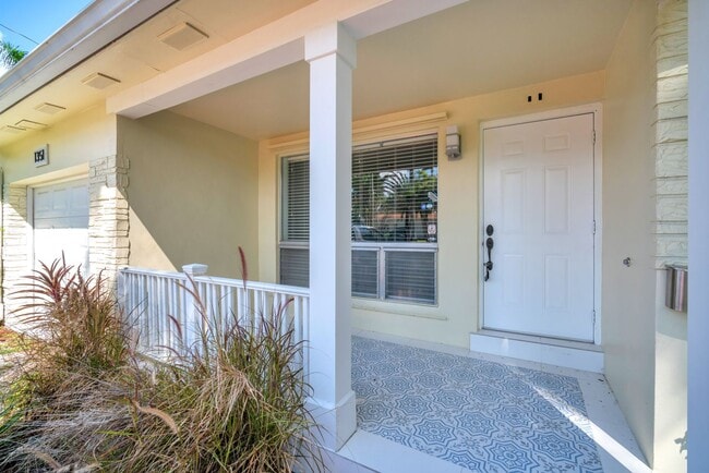 Building Photo - Beautiful home in quiet neighborhood