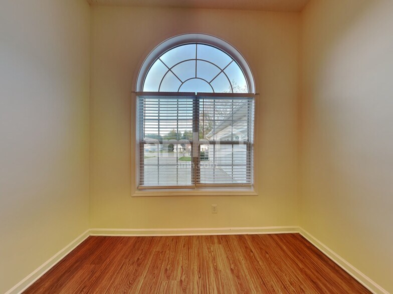 Building Photo - 910 Harbins View Dr