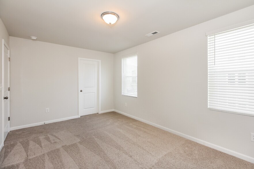Building Photo - 2848 Summer Townes Wy