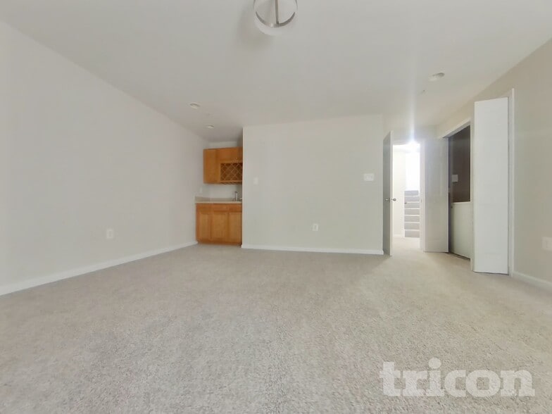 Building Photo - 10930 W Point Pl