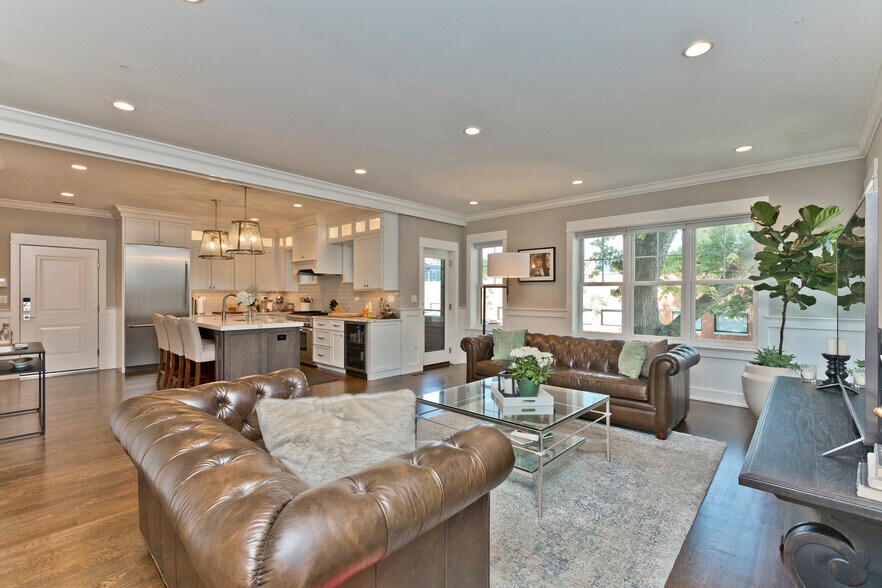 Building Photo - 4753 N Hamilton Ave