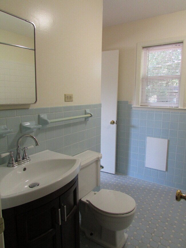 Building Photo - 202 Wrenwood Cir