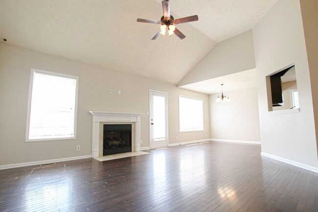 Building Photo - Pet Friendly Three Bedroom!