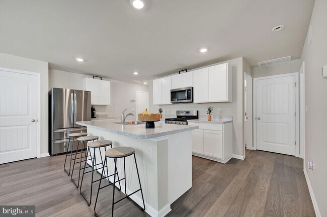 Building Photo - 529 Currant Cir