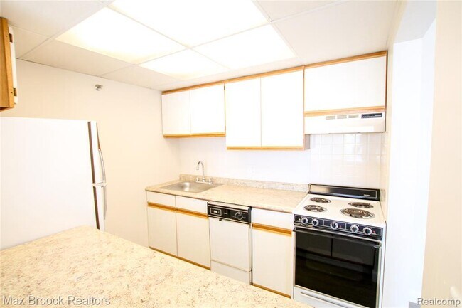 Building Photo - 24111 Civic Center Dr