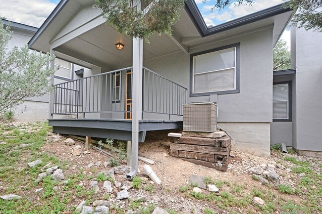 Building Photo - 663 Floral Ave