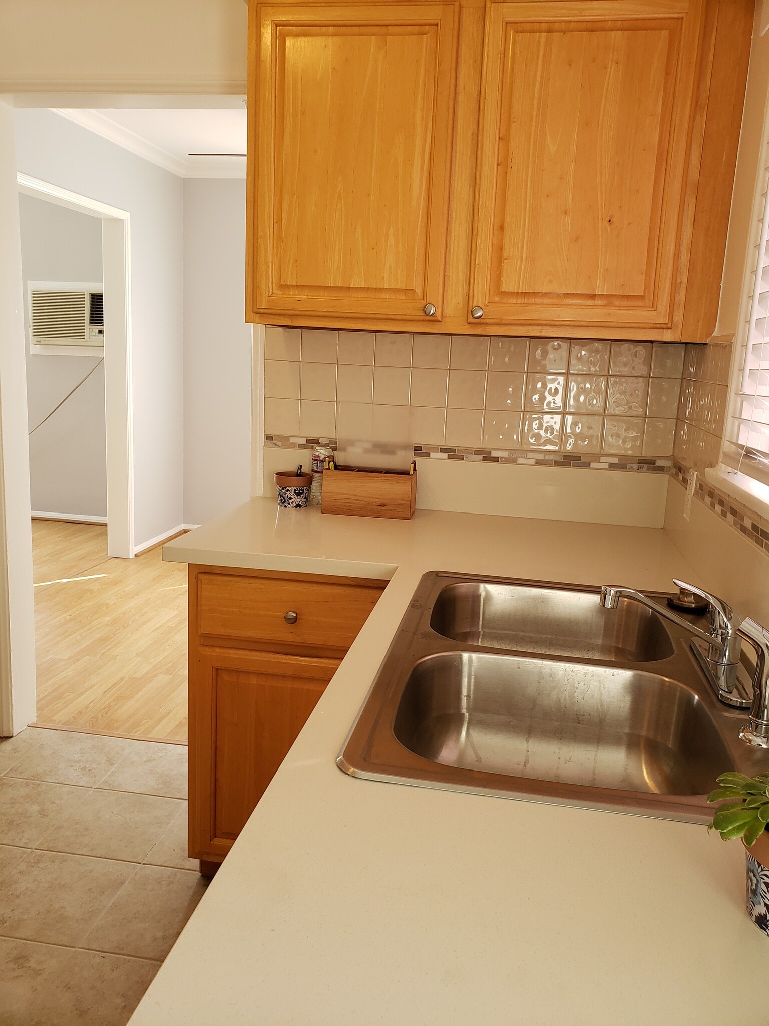 Building Photo - 305 N Palm Ave