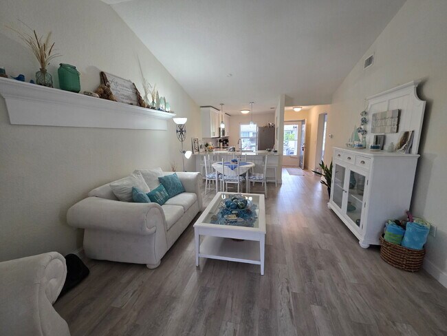 Building Photo - Updated full furnished 2/2 villa in great Safety Harbor location.