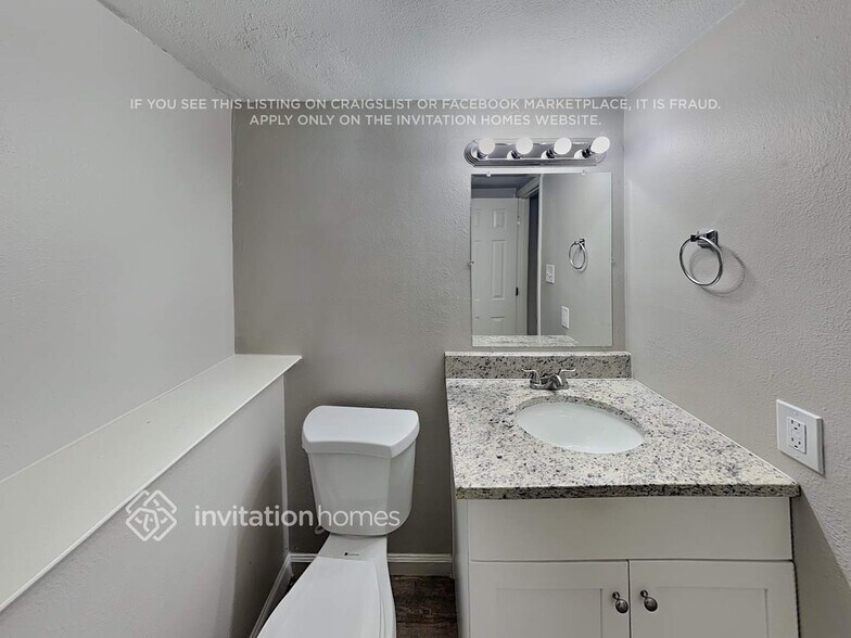 Building Photo - 12150 Bellaire St