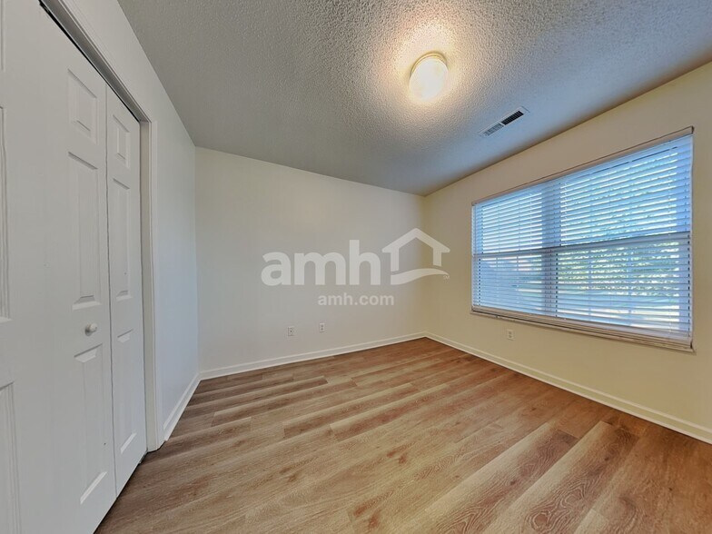 Building Photo - 7525 Saddlebrooke Dr