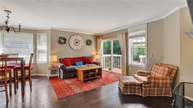 Building Photo - 2bd/2.5ba Kenmore Townhome