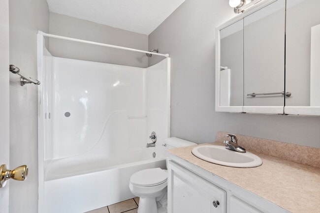 Building Photo - Duplex for rent!