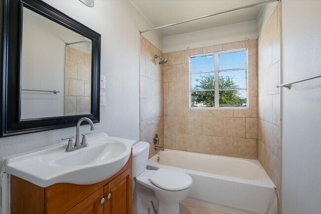 Building Photo - 351 Pool Dr