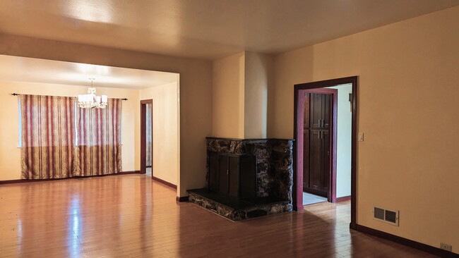 Building Photo - 18 Roemer Way