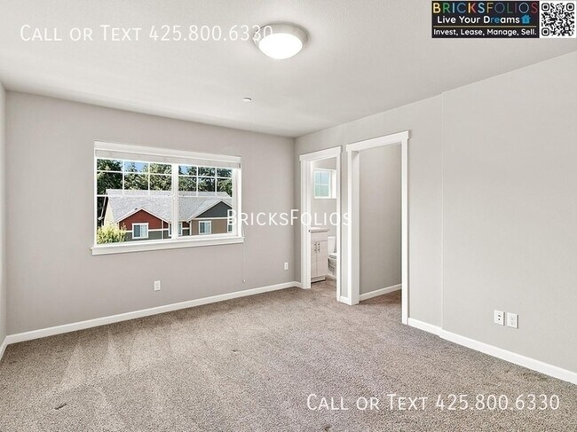 Building Photo - Discover Your Dream Townhome in Olympia - ...