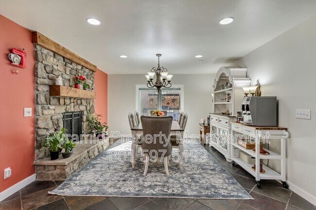 Building Photo - 10971 Cindy Cir